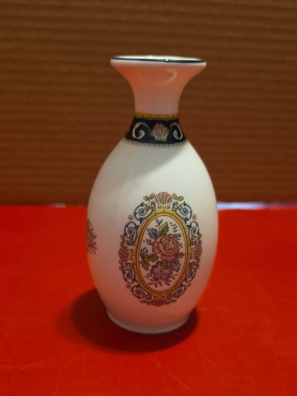 Wedgwood Runnymede 5 In Bud Vase